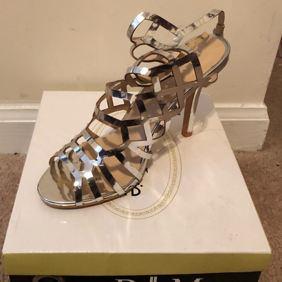 silver heels - Picture 2 of 2